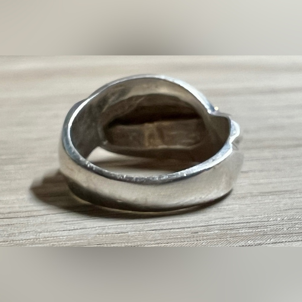 Vintage Designer Signed M. Sterling Silver & 14K Gold Scalloped Ring, Size 6 - Picture 4 of 10